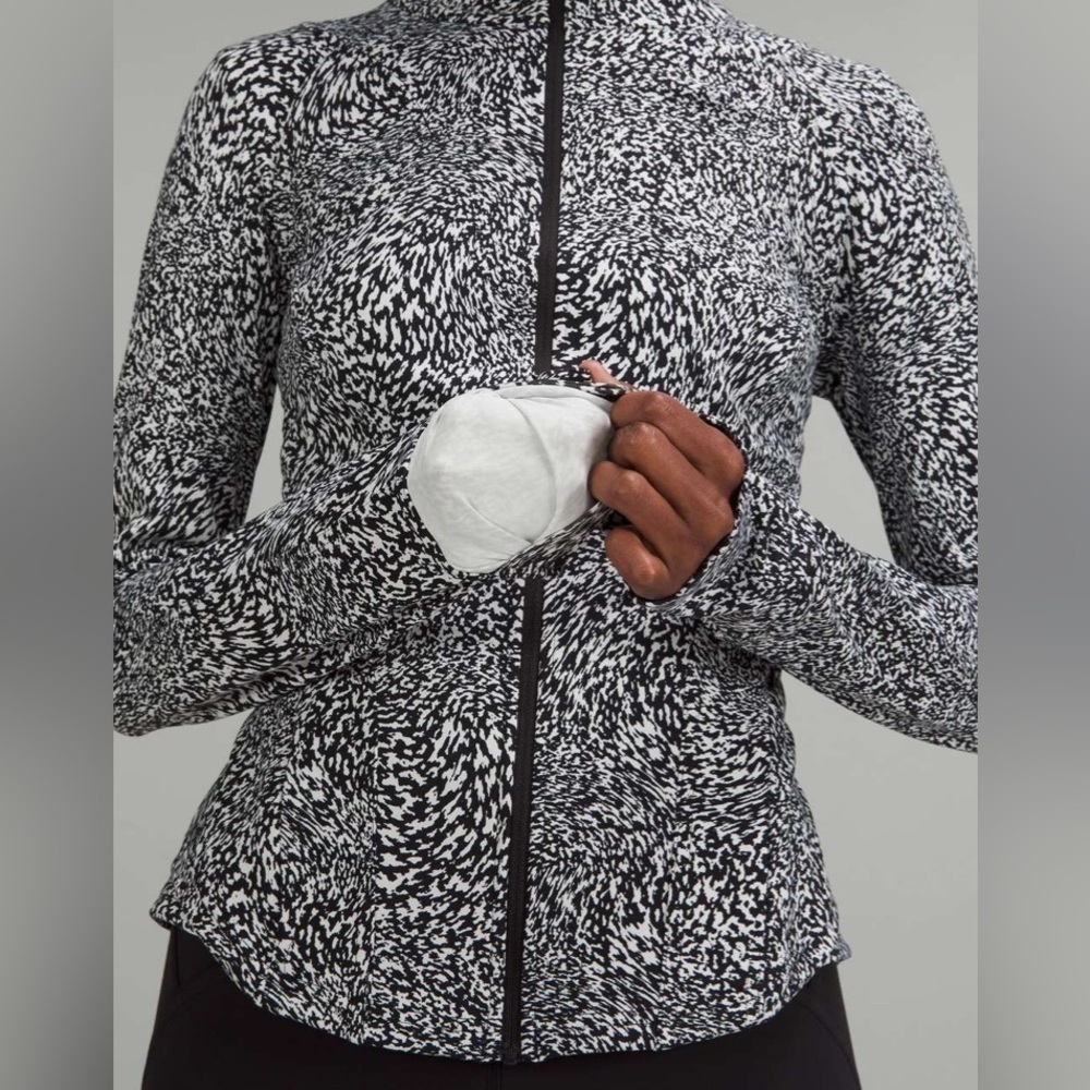 Lululemon InStill Jacket in Warped Grain Alpine White Black size 8 Cuffins